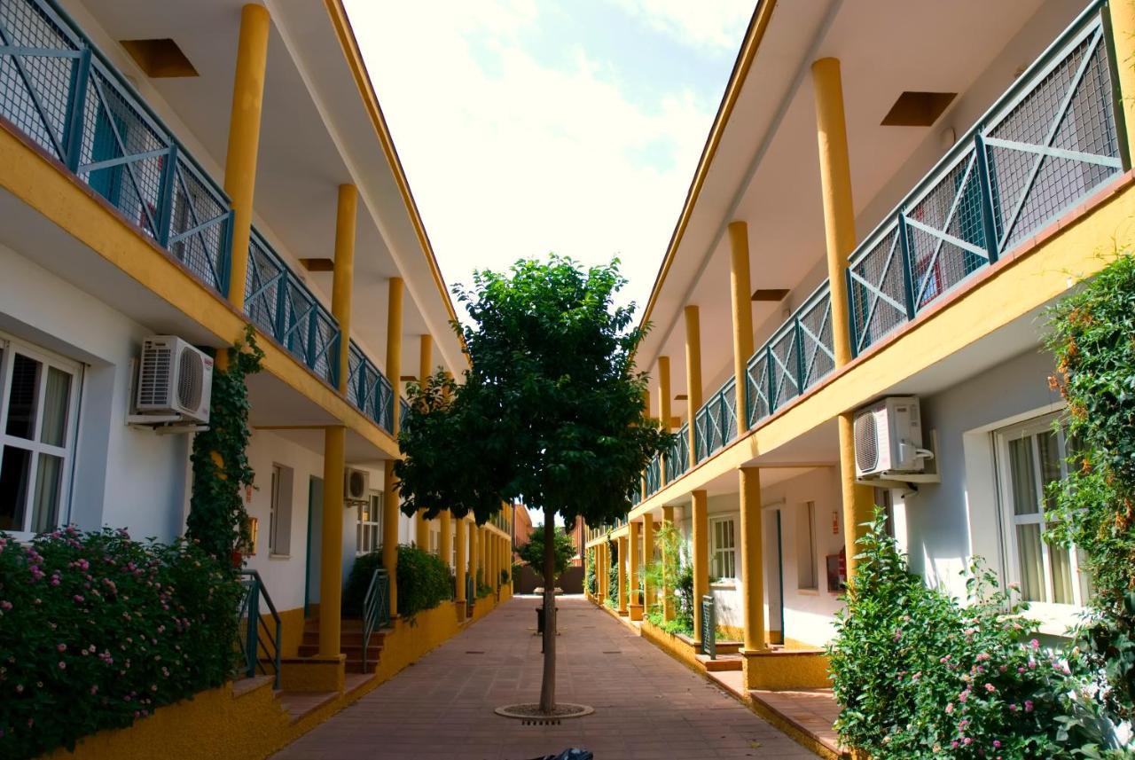 Hotel Jm Jardin De La Reina Guillena Exteriör bild