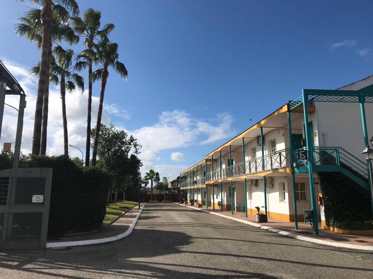 Hotel Jm Jardin De La Reina Guillena Exteriör bild