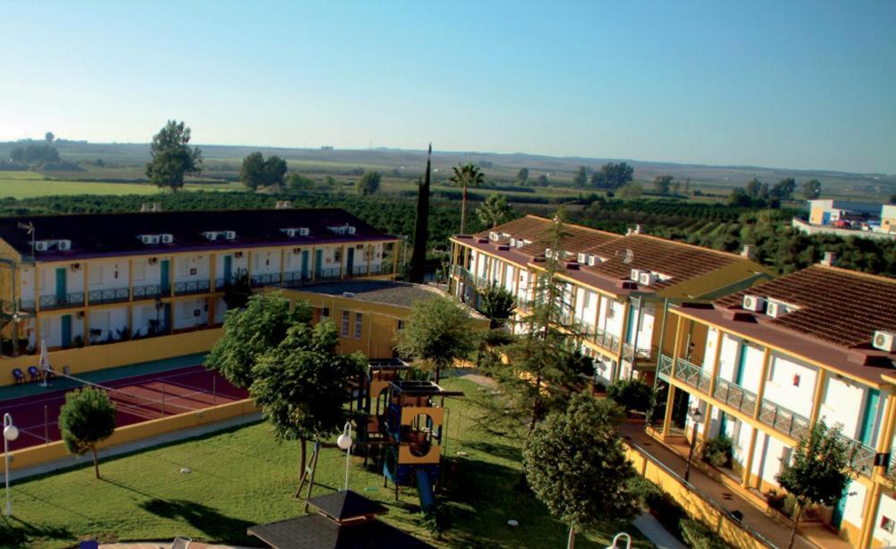 Hotel Jm Jardin De La Reina Guillena Exteriör bild