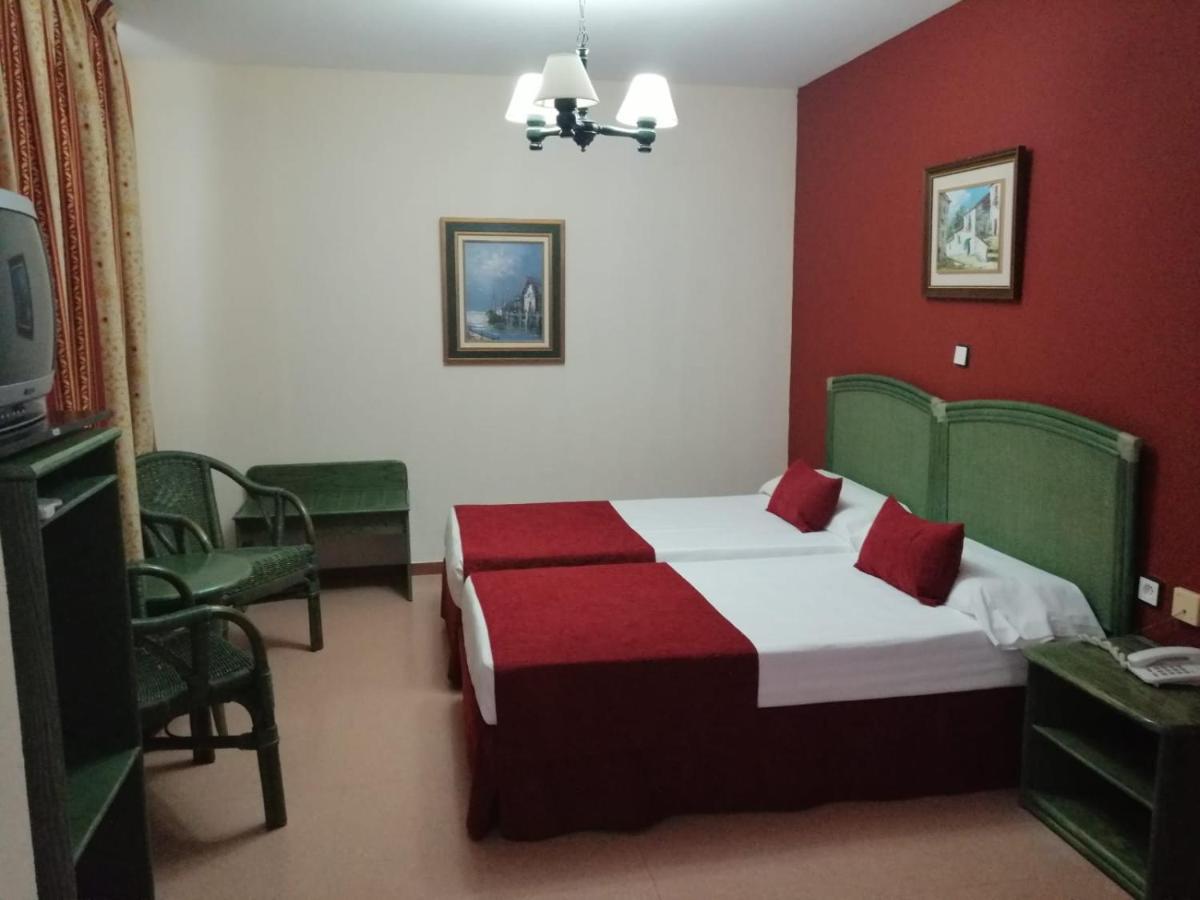 Hotel Jm Jardin De La Reina Guillena Exteriör bild