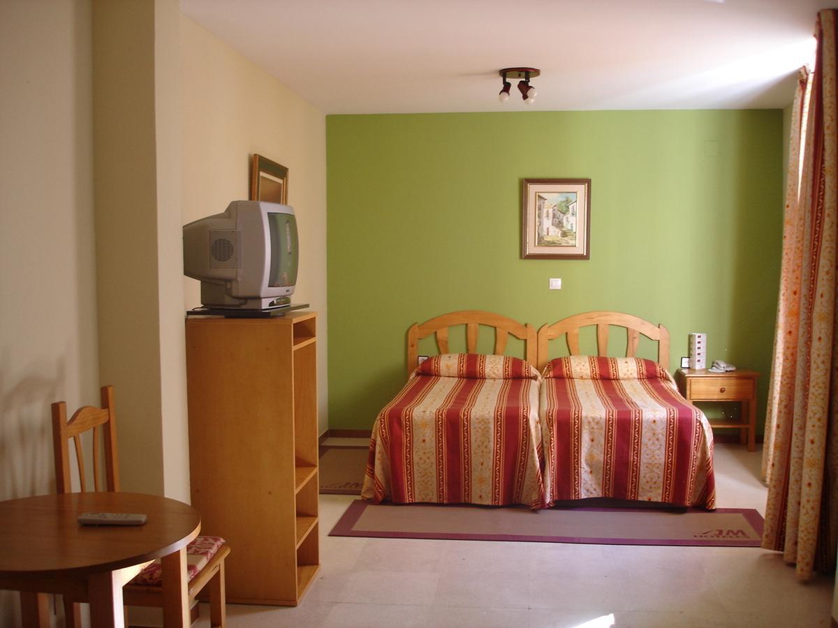 Hotel Jm Jardin De La Reina Guillena Rum bild